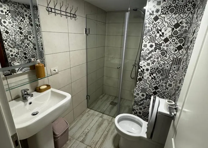 Bujtina Shen Meria * Burimas